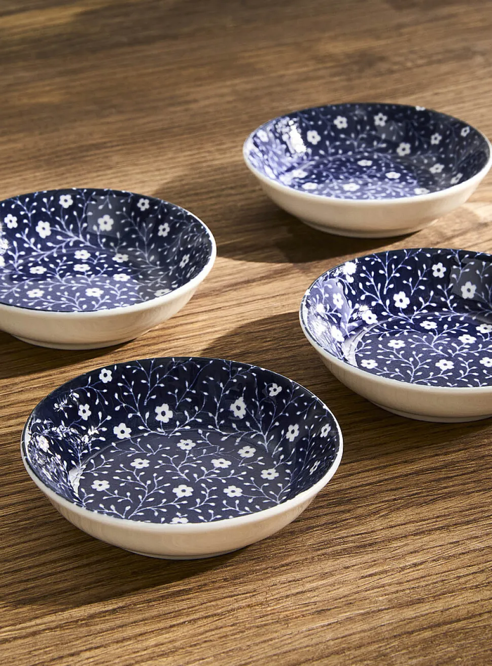 Small flowers pinch bowls