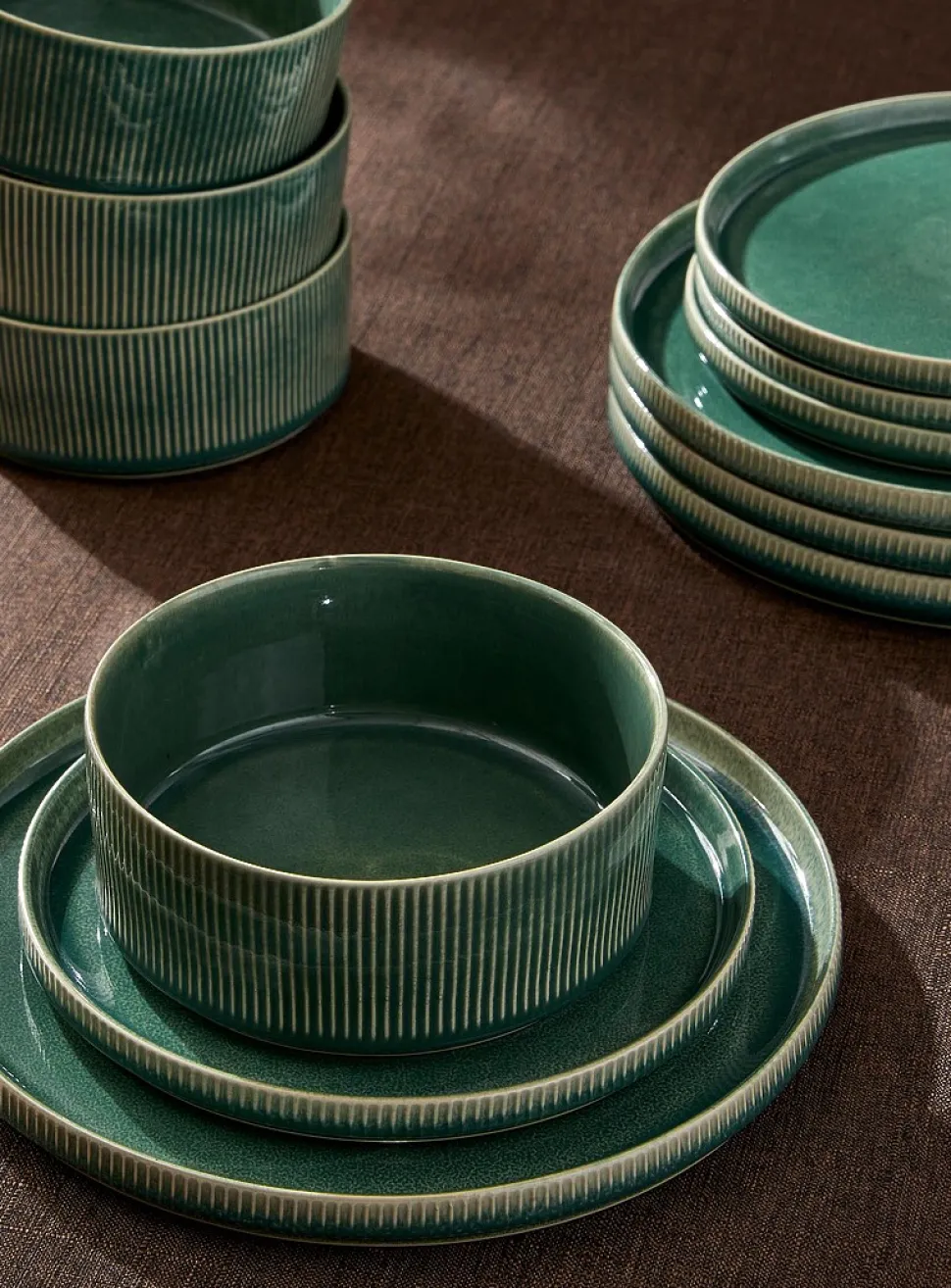 Small modern grooved plate