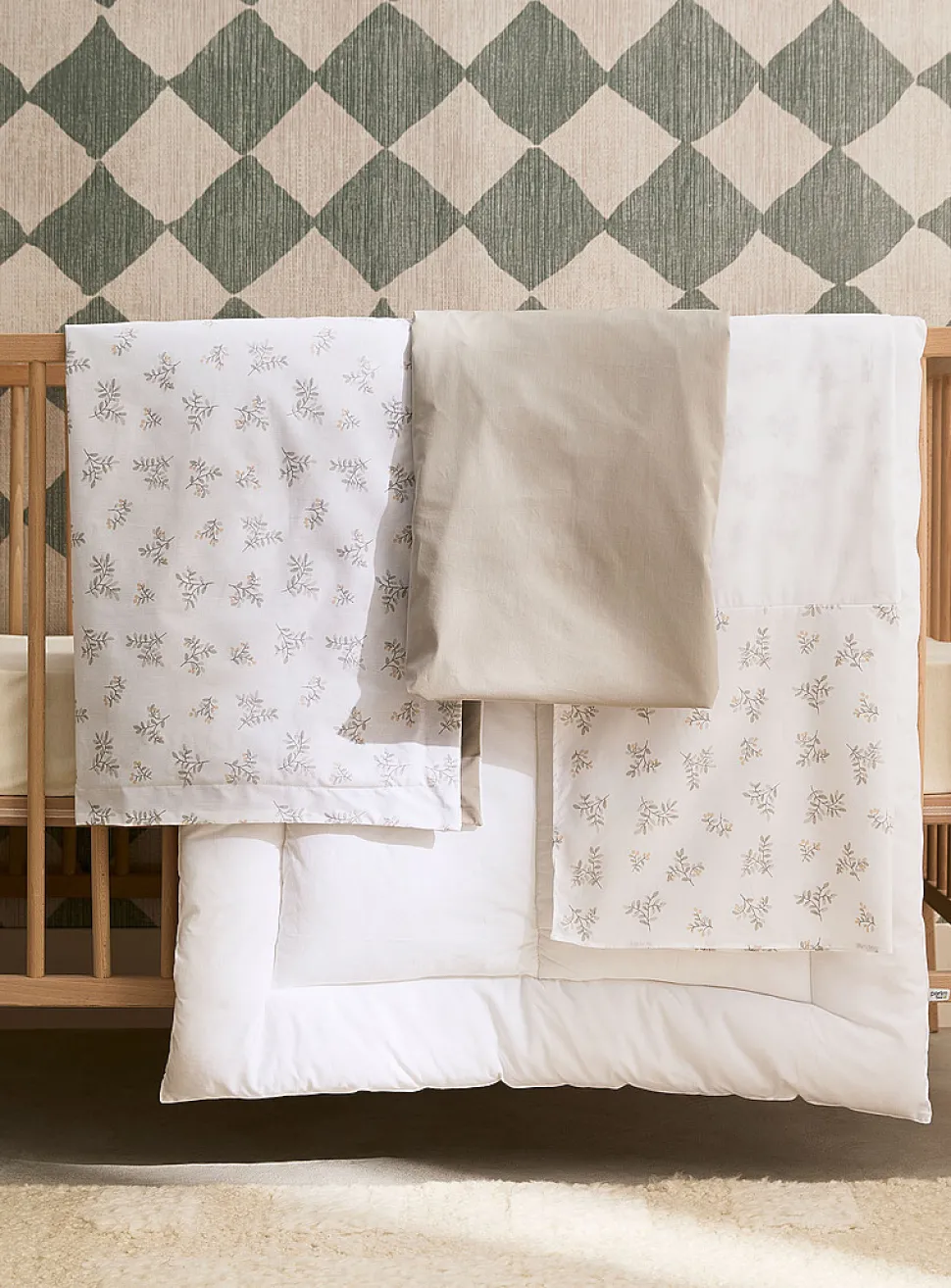 Soft foliage baby bed set