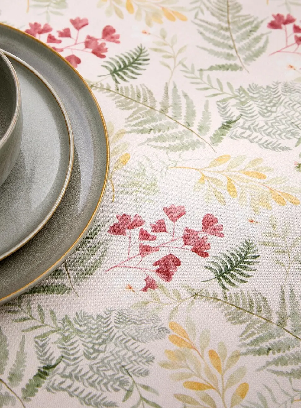 Soothing leaves and flowers tablecloth