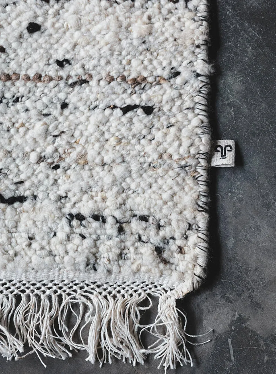 Speckled ivory artisanal rug