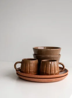 Terre-à-table dinnerware set