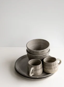 Terre-à-table dinnerware set