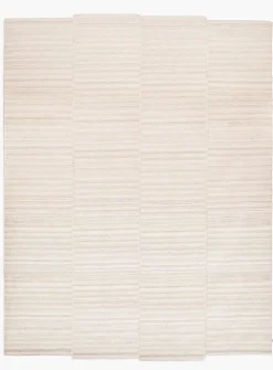 Variation artisanal rug