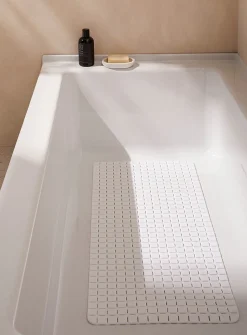 White tiles bath mat