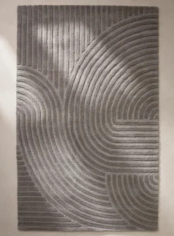 Winding contrast wool artisanal rug