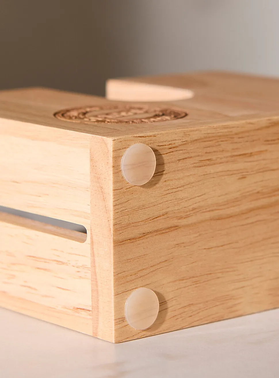 Wooden bagel holder