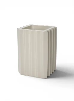Zigzag triangular bands indoor/outdoor planter